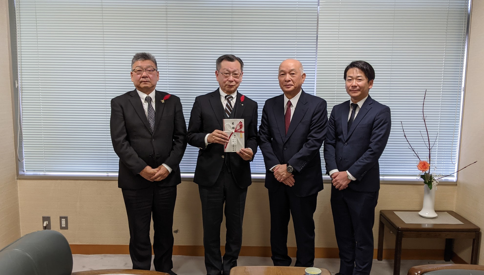 出光興産㈱特約販売店の東北６県での活動母体である東北apollo会さまから、11月26日、寄付金106,000円をいただきました。