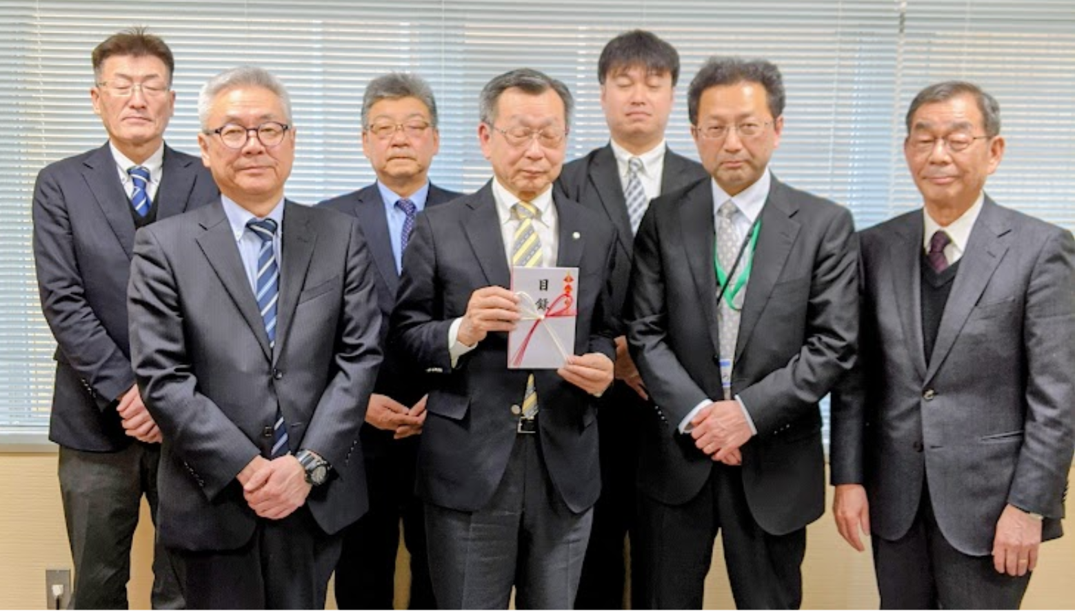 「古紙リサイクルで笑顔！こども食堂応援キャンペーン」による寄付金をいただき、３月１１日に贈呈式を開催しました。